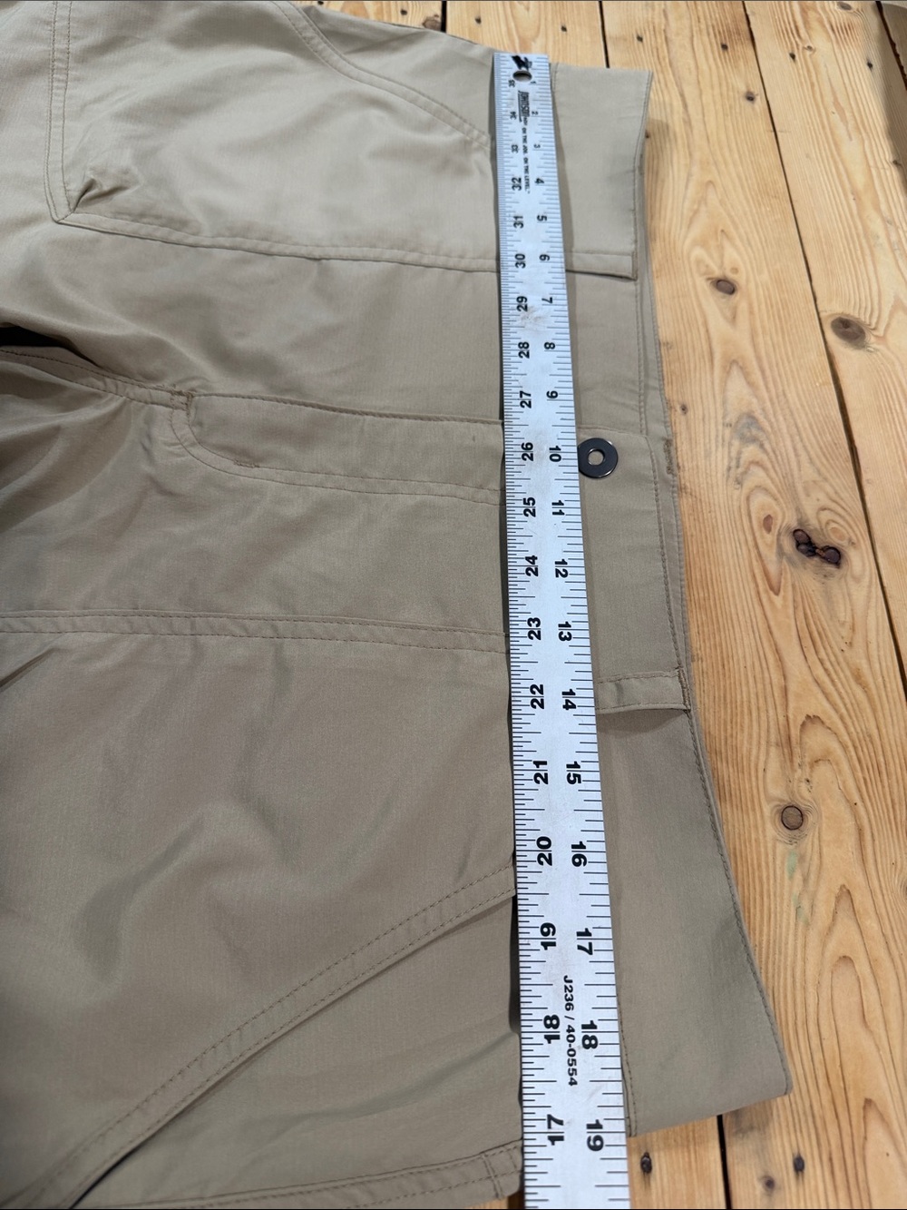 Columbia Beige Women's Outdoor Utility Shorts Sz 14 NWOT - Picture 6 of 10